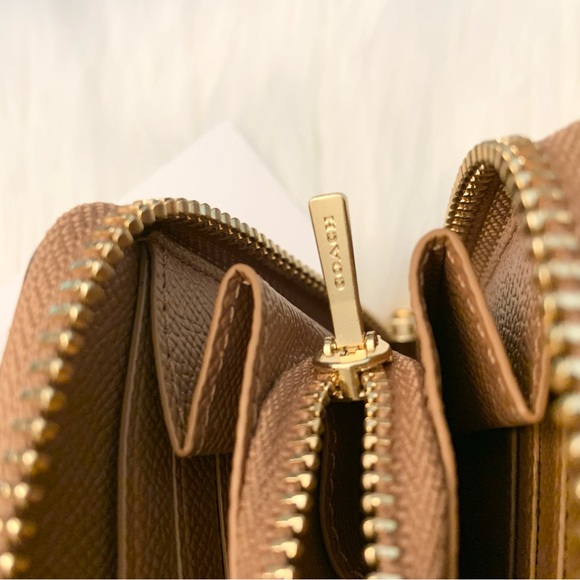 Coach Accordion Zippered Pebbled Leather Long Wristlet NWT - Picture 5 of 16